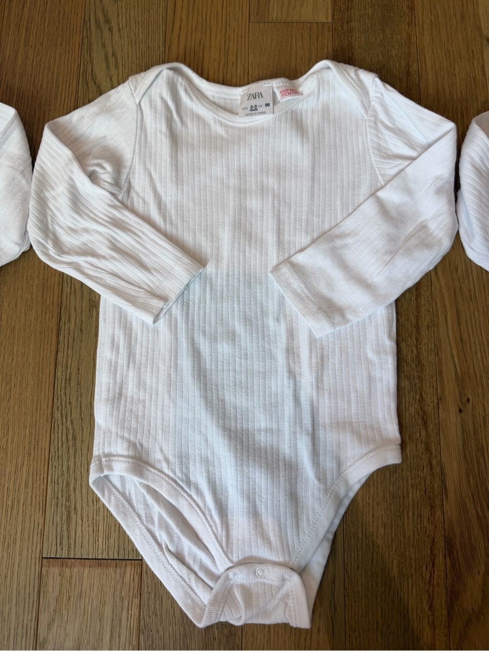 ✨ Zara Girls Ribbed Long Sleeve Onesie Bundle of 3, Size 2-3 Years✨ - Picture 4 of 6